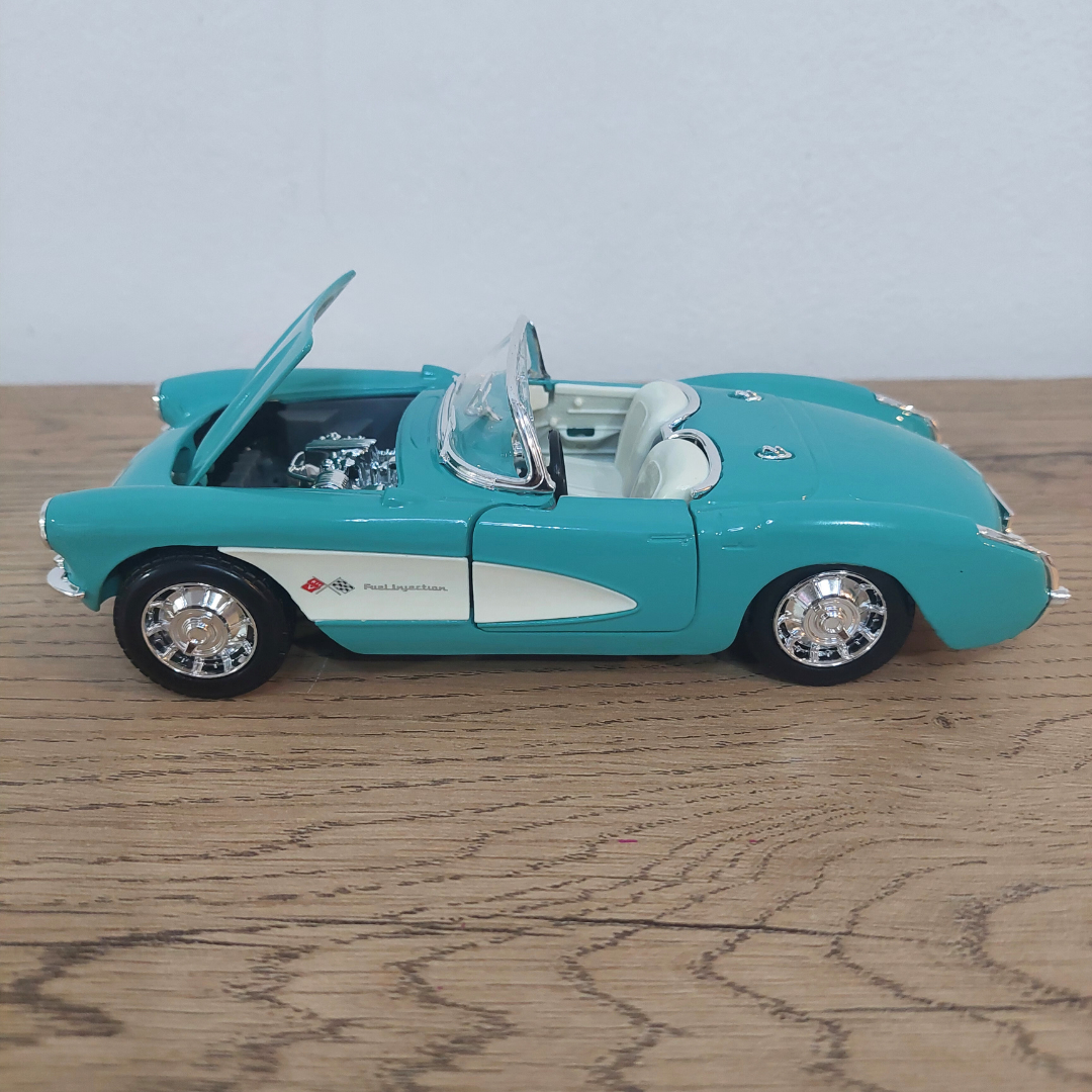 CHEVROLET CORVETTE (1957) (1:24)