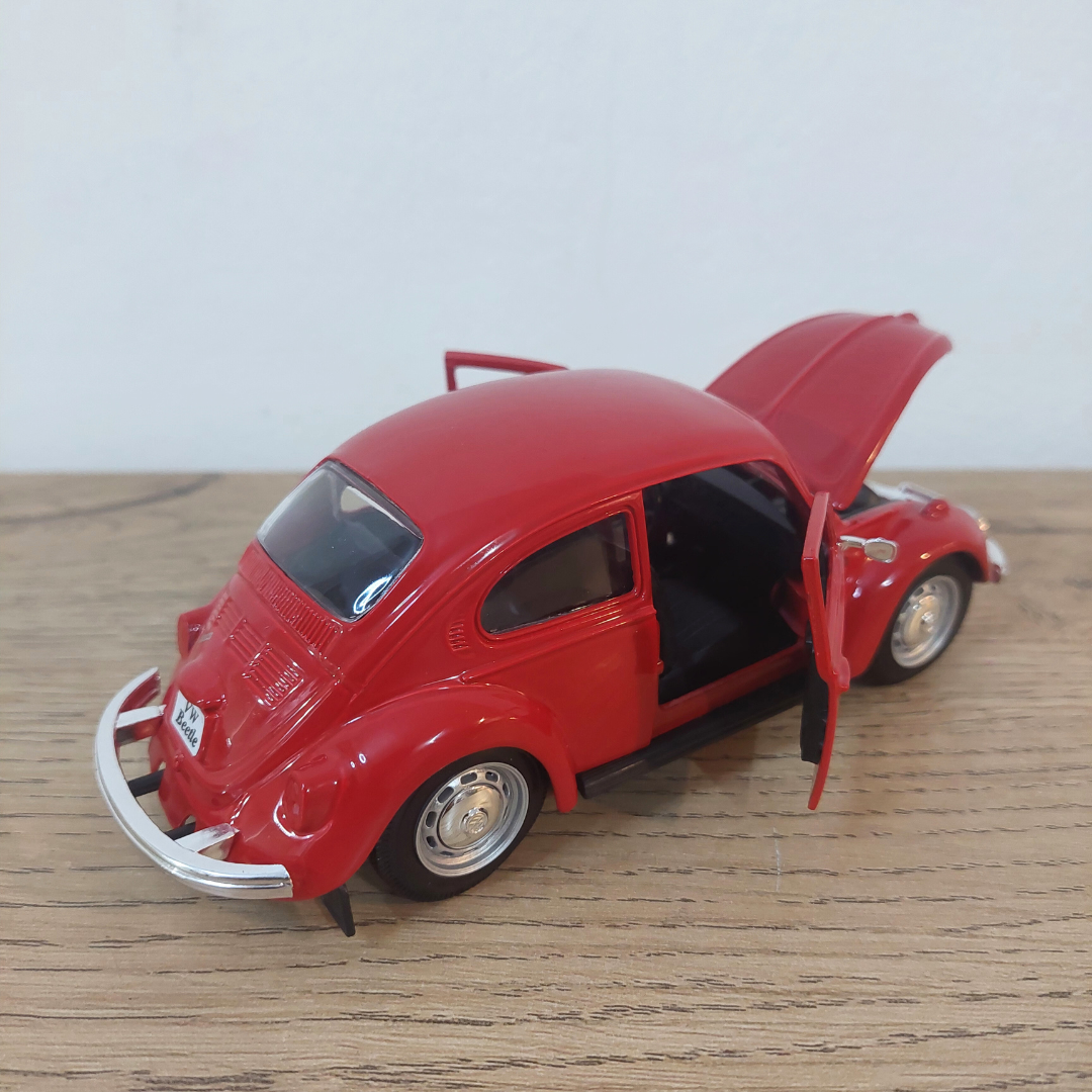 VOLKSWAGEN BEETLE (1:24)